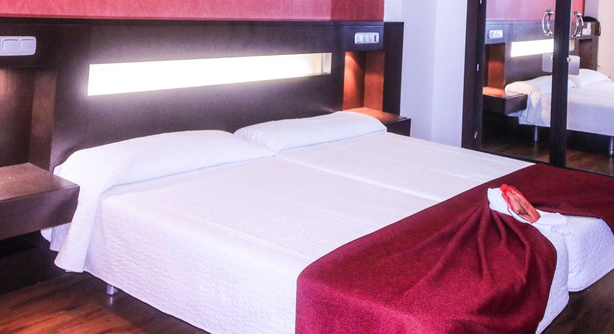 Hotel La Cantuena (Adults Only) Fuenlabrada Esterno foto