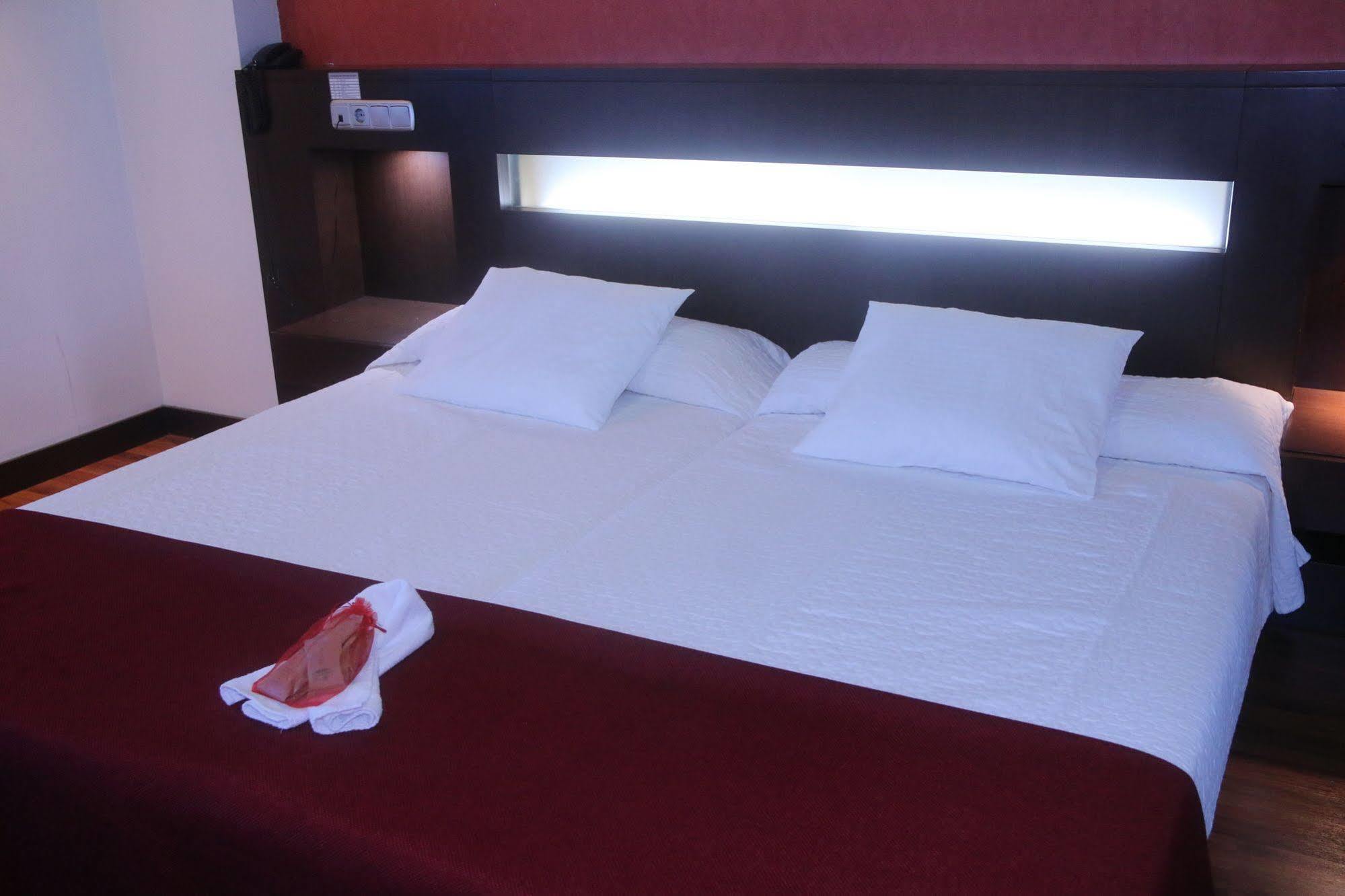 Hotel La Cantuena (Adults Only) Fuenlabrada Esterno foto